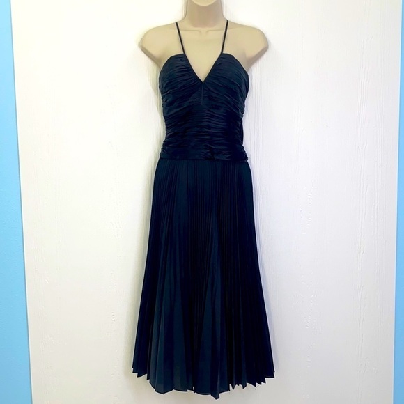 BCBG Maxazria - Beautiful Black Silk Pleated Cocktail Midi  Dress Size 6 - Picture 1 of 11